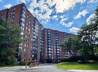 80 Sandcastle Dr #807, Ottawa, ON K2H9E7