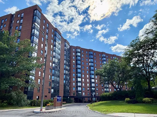 80 Sandcastle Dr #807, Ottawa, ON K2H 9E7