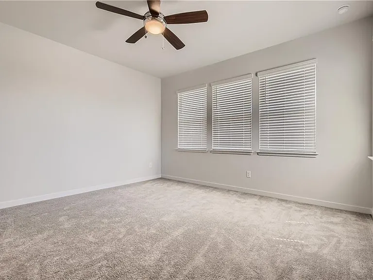 605 W South St #211 — Photo 11