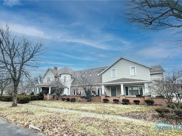 128 W Crocker St, Fostoria, OH 44830