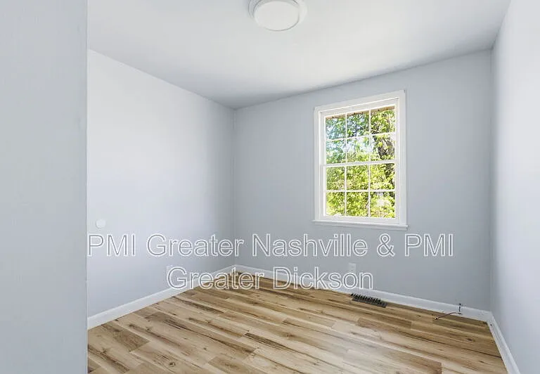 741 McPherson Dr — Photo 12
