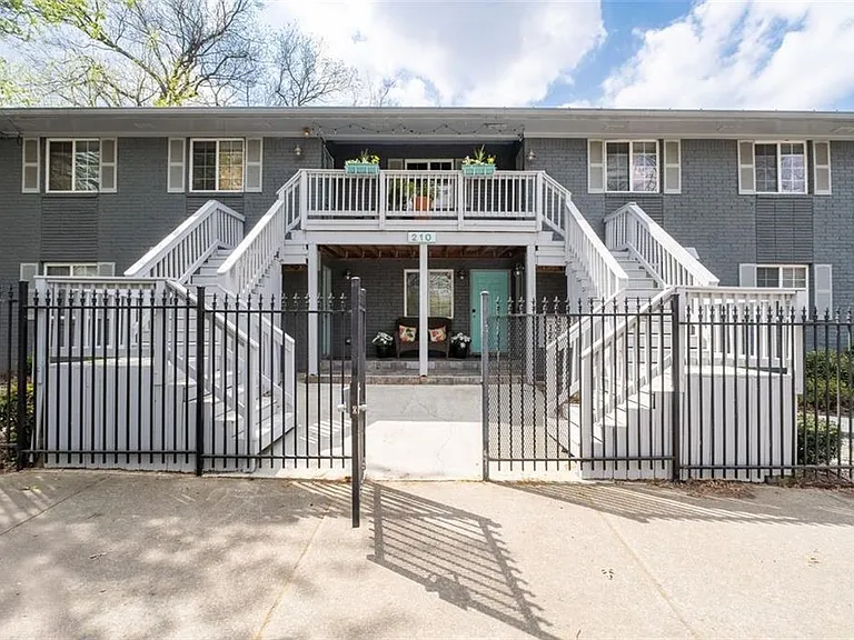 210 Sampson St NE #5 — Photo 1