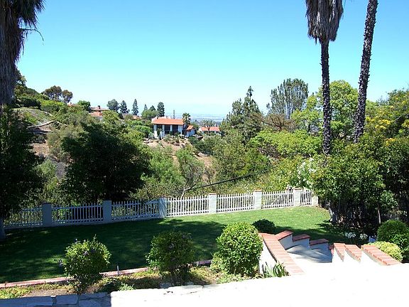 3rd image of 4076 Miraleste Dr