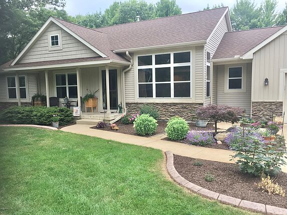 4th image of 9696 Sandgrove Dr NE