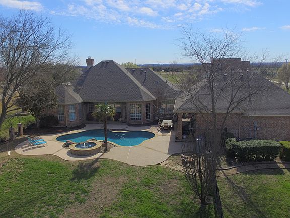 5th image of 18 Brookhollow Cir