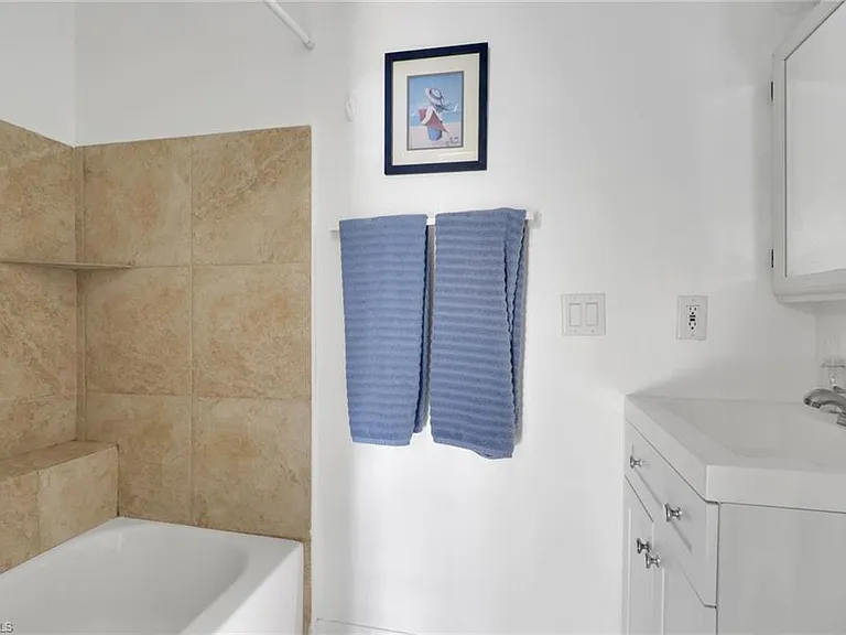 2772 Riverview Dr — Photo 12