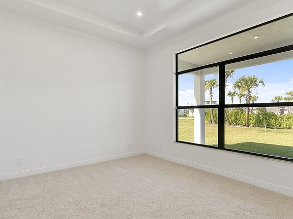 Nicole Model Owner s Suite