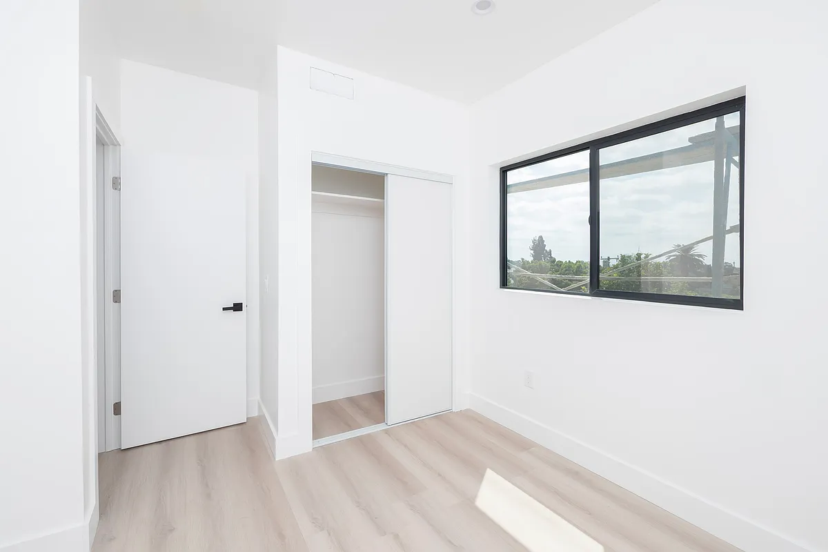 Building Photo - 1571 Ricardo St #1