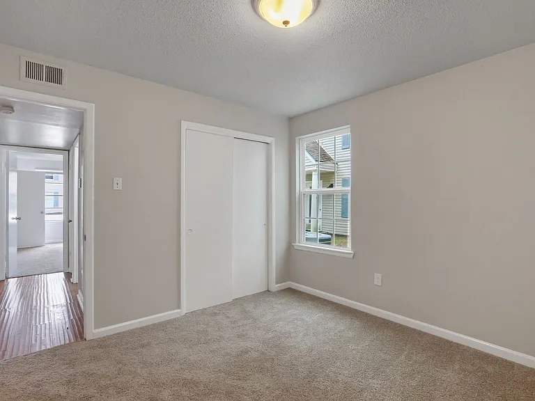 Woodland Trace Apartments — Photo 18