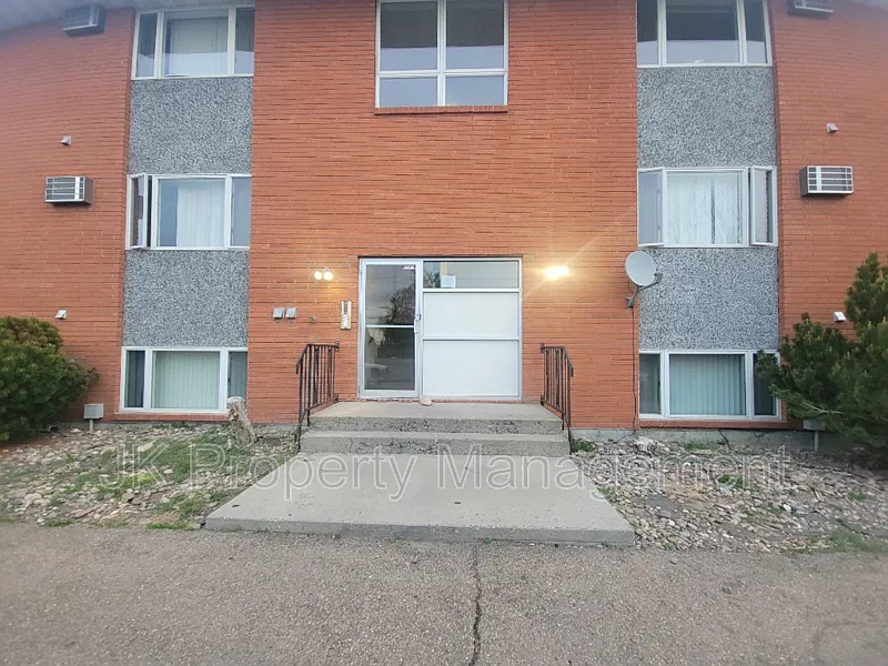 2 bed, 1.0 bath, 910 sqft, $1,020 — Photo 1