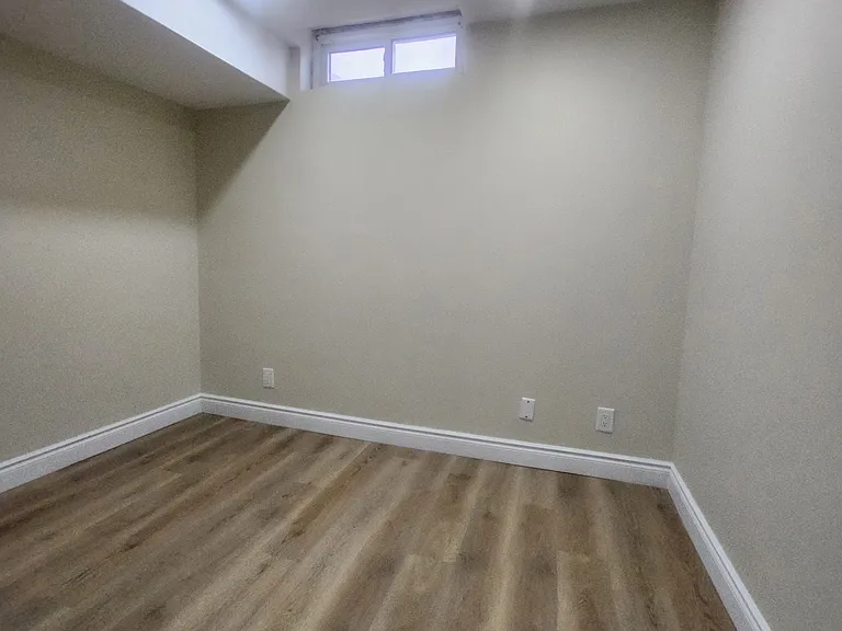 464 Thorndale Dr #BASEMENT — Photo 17