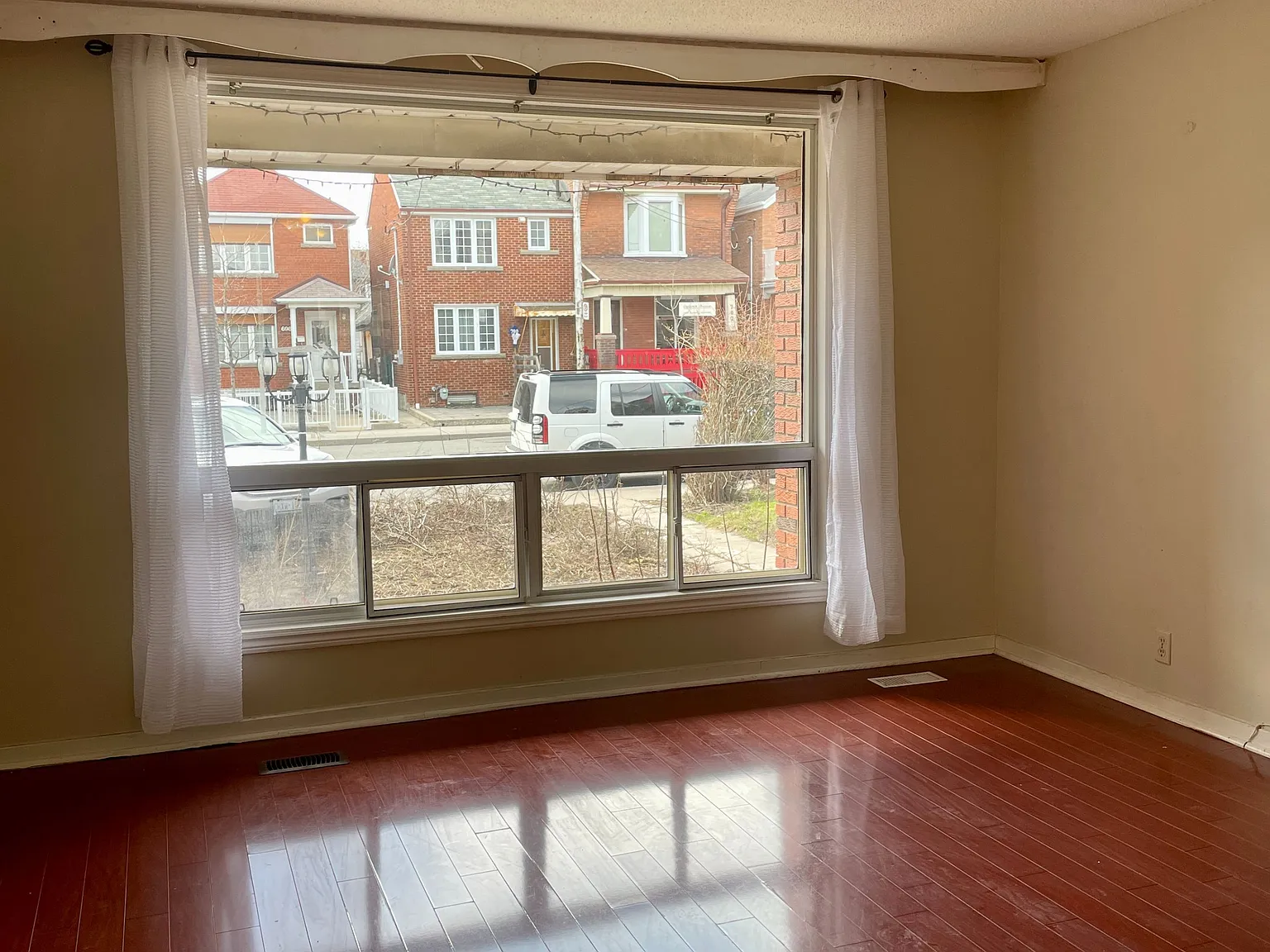 3 bed, $4,090 — Photo 4