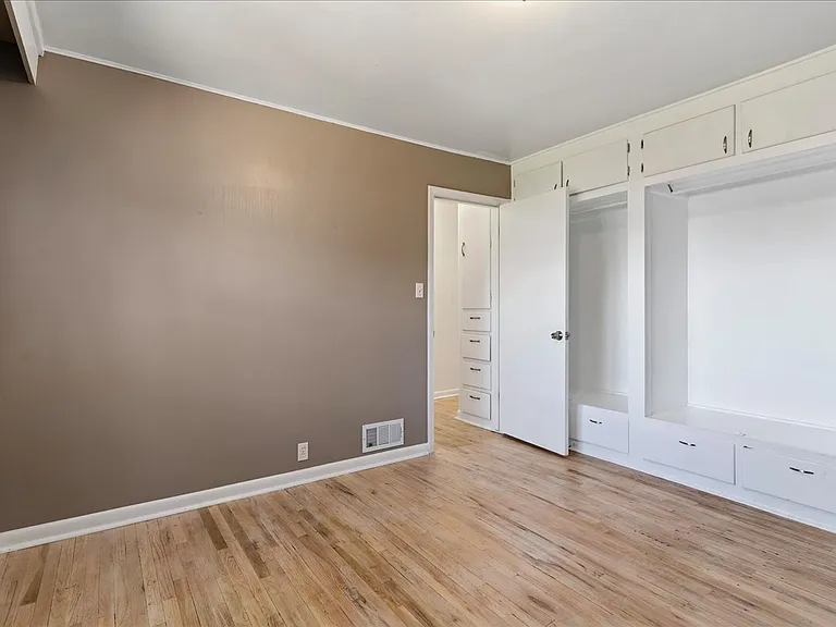 15 E Sylvia Dr — Photo 8