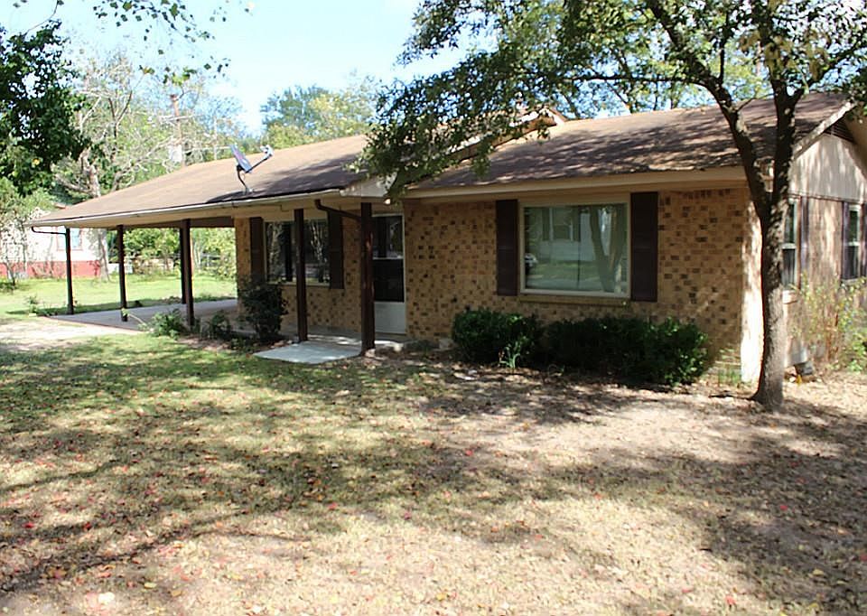 2/1 with carport just couple blocks from downtown Trinity