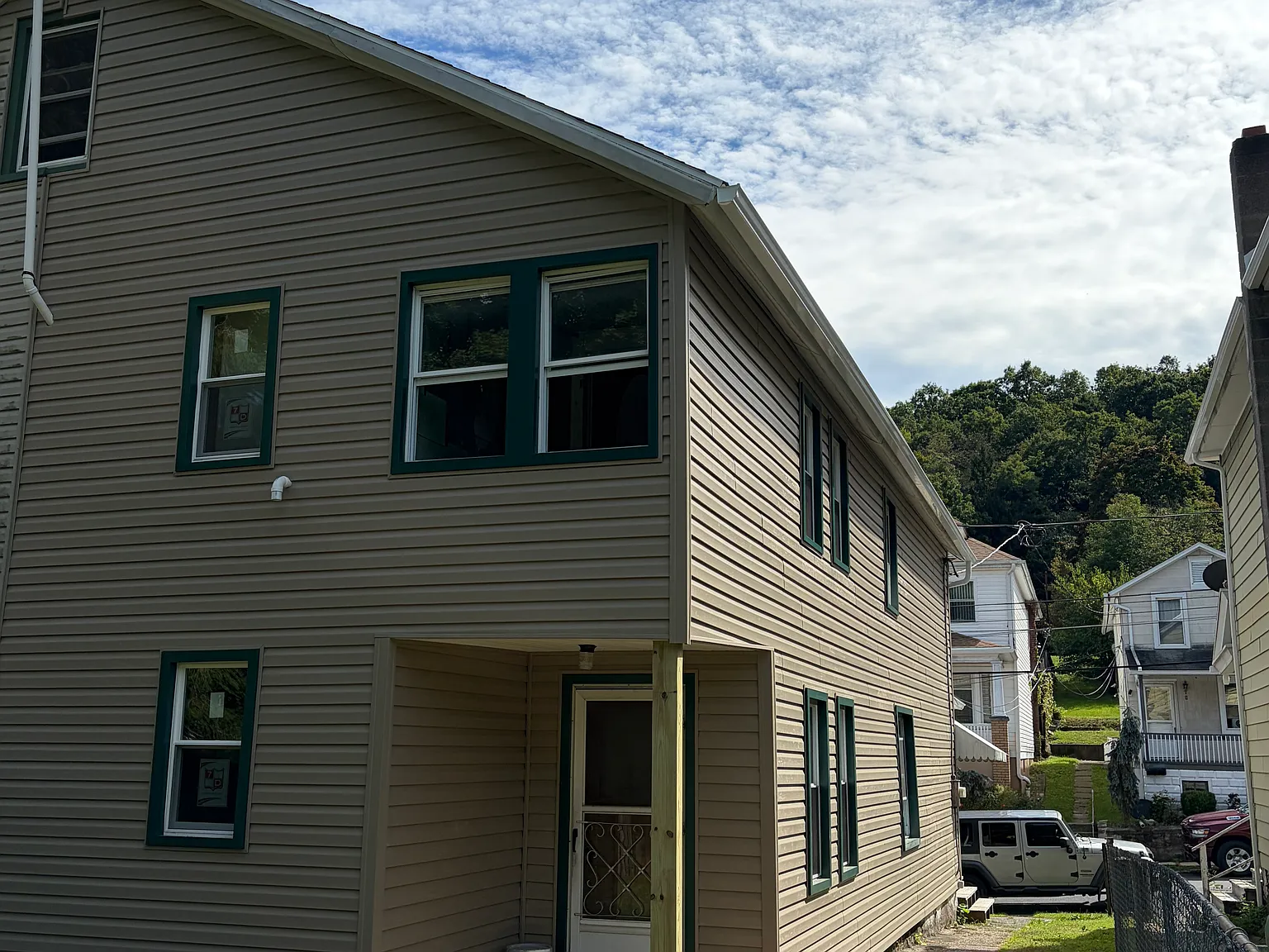 3 bed, 1324 sqft, $1,300 — Photo 2