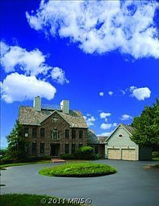 1st image of 10 Hickory Knoll Ct