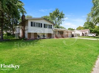 904 Darlington Ln, Crystal Lake, IL 60014
