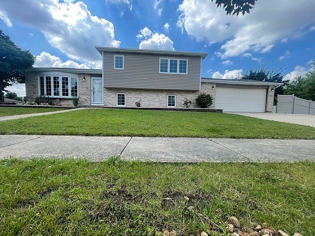 1st image of 793 Six Pines Dr