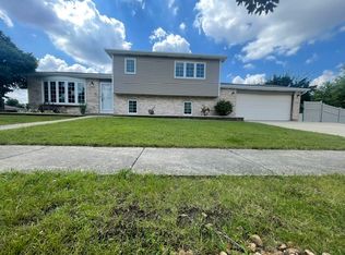 793 Six Pines Dr, Romeoville, IL 60446
