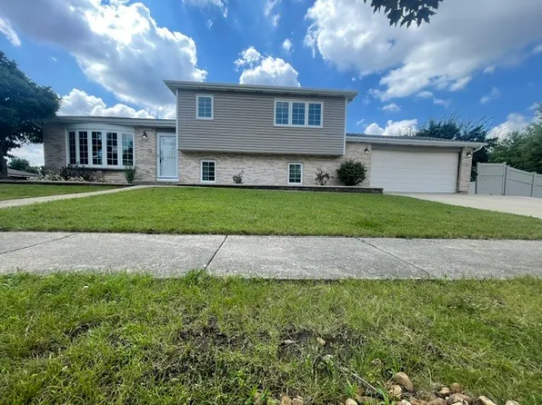 793 Six Pines Dr, Romeoville, IL 60446