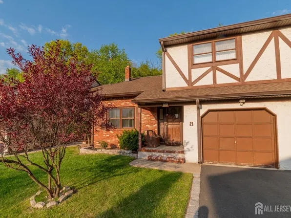 8 Winsor Ct, Sayreville, NJ 08872