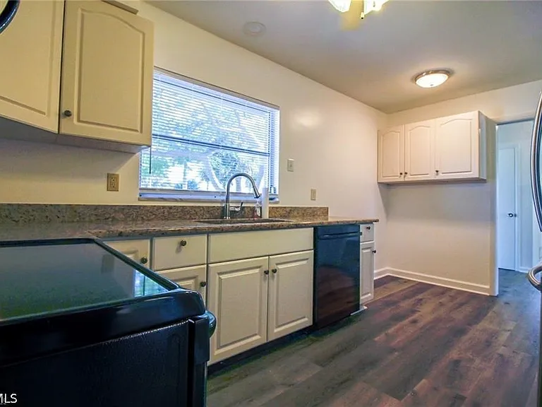 5302 Malibu Ct — Photo 7