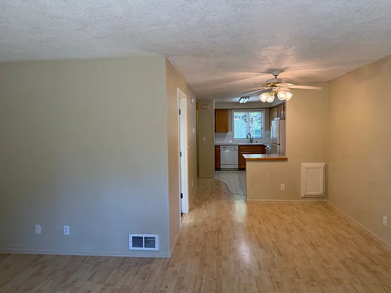 1638 Fetters Loop — Photo 9