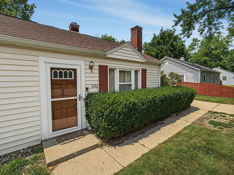 1205 S Cottage Grove Ave — Photo 31