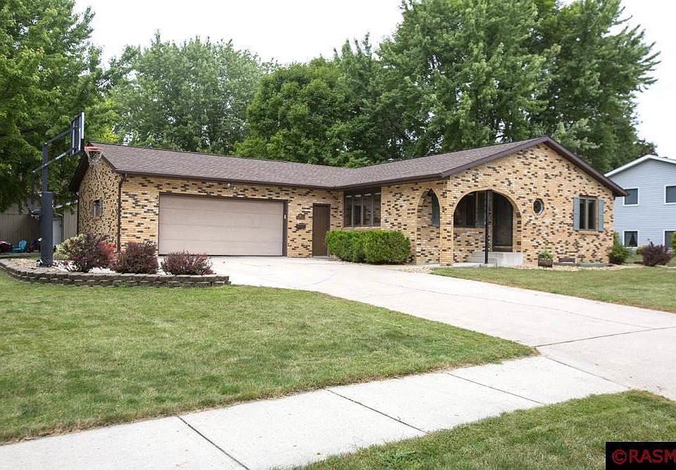1st image of 42 Lincoln Ln