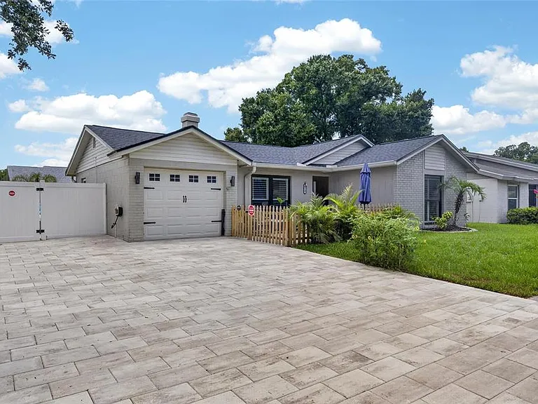 614 Stillview Cir — Photo 2
