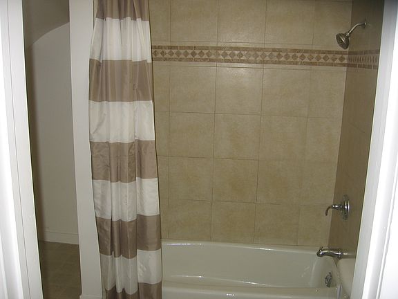 4th image of 1125 Kansas St Floor 1