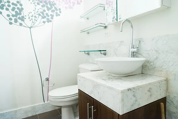 Rented by Winzone Realty Inc | media 15