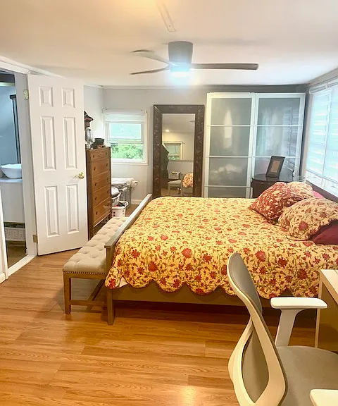 Large Master Bedroom w/private full bath