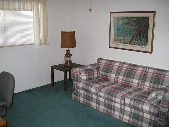 5th image of 3000 NE 48th St APT 102