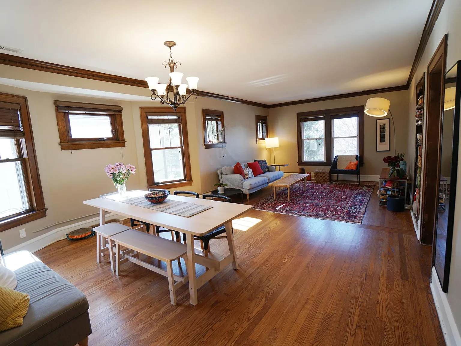 3 bed, 1200 sqft, $3,410 — Photo 2