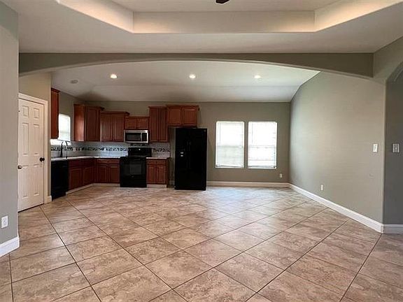 4th image of 2625 Amber Ave