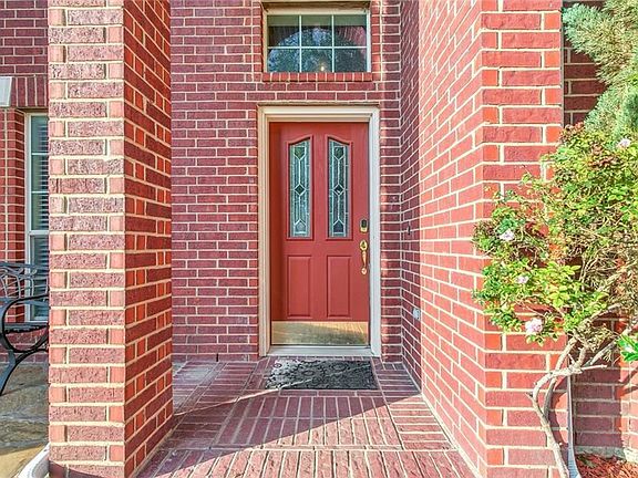 3rd image of 7 Whispering Bend Ct