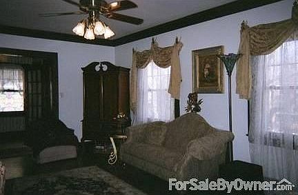3rd image of 134 Essex Ave