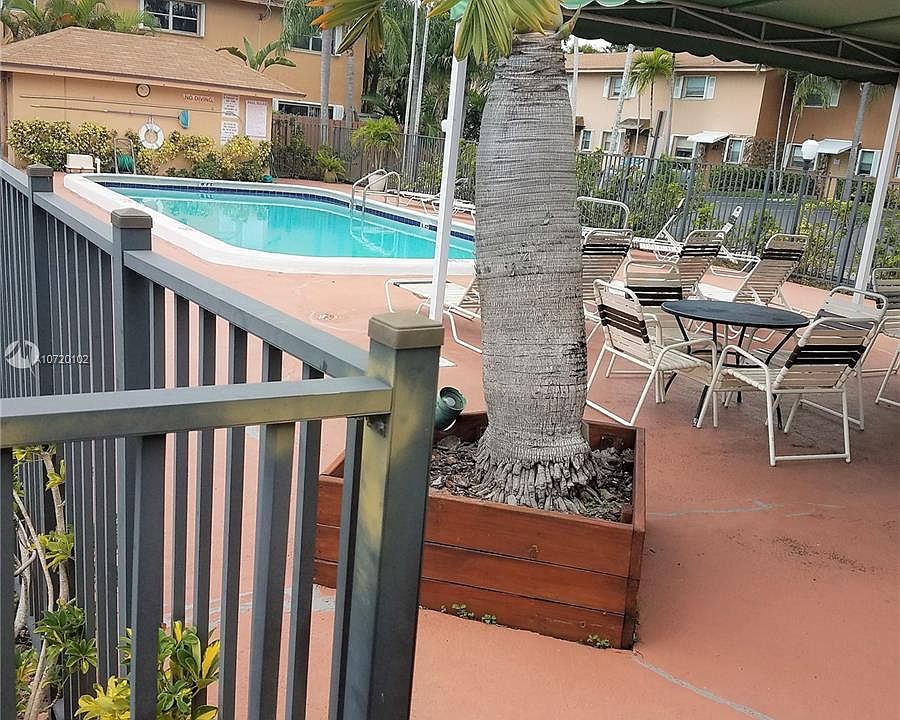 1st image of 450 SE 7th St APT 259