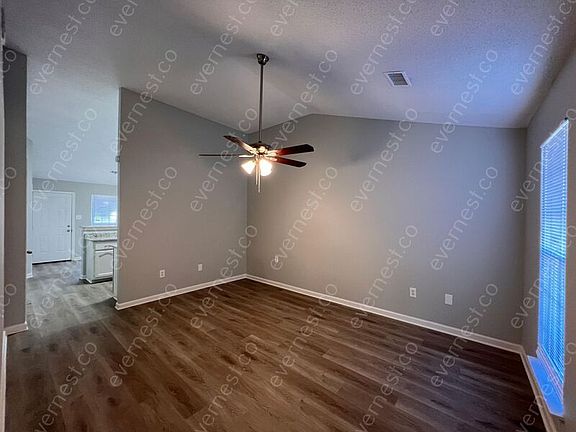 4th image of 709 Burton Ln