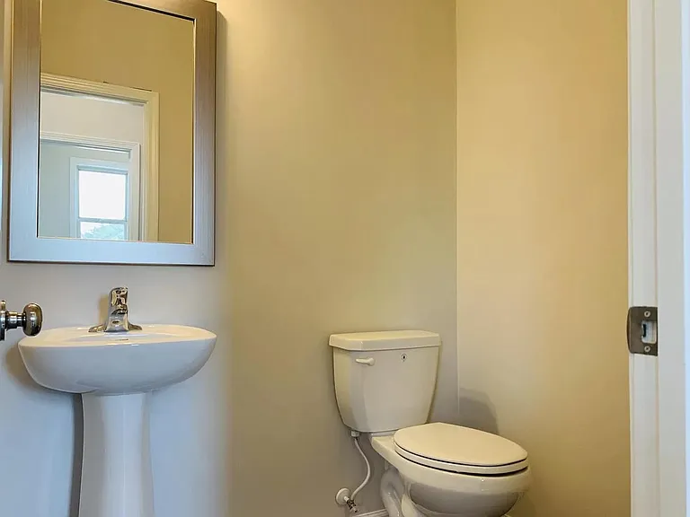 250 Mahone Dr — Photo 15