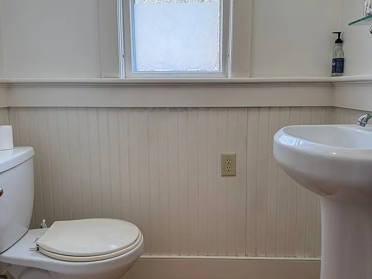 410 Main St — Photo 32