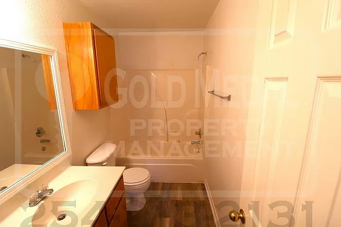 2 bed, 1.5 bath, 945 sqft, $795 — Photo 4
