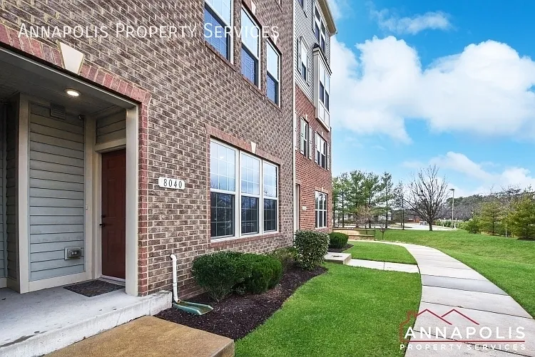 8040 Orchard Grove Rd — Photo 3