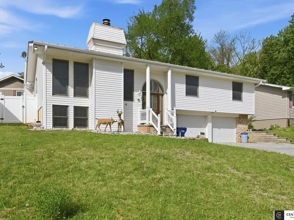 408 Kountze Memorial Dr, Bellevue, NE 68005