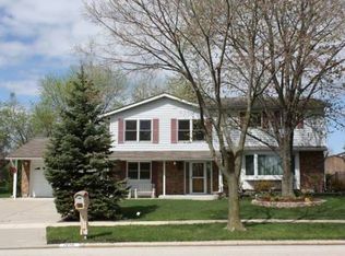 1476 Hodlmair Ln, Elk Grove Village, IL 60007