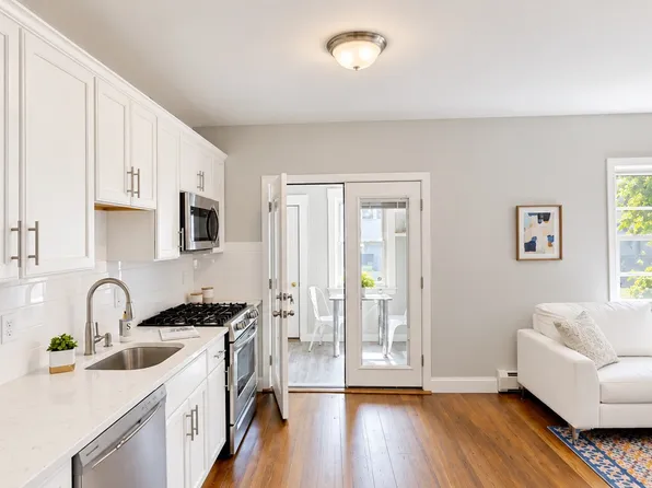 836 Canterbury St #1R, Roslindale, MA 02131