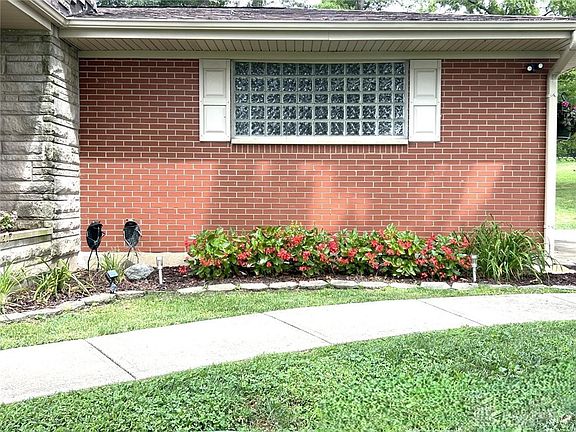 4th image of 5975 Oakridge Dr