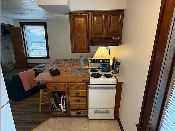 2nd image of 302 W Main St #17573279