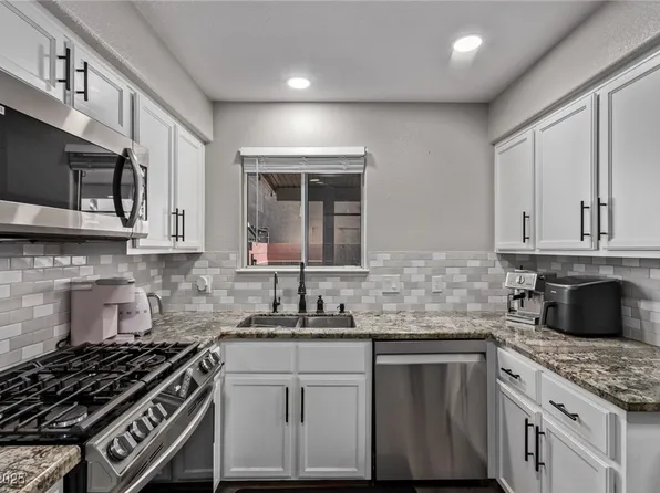 730 Peregrine Falcon St, Henderson, NV 89015